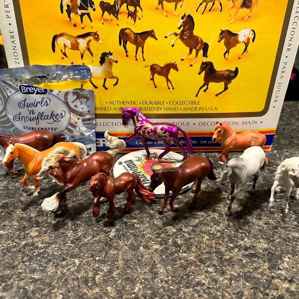 Breyer Swirls and Snowflakes single + GROUP